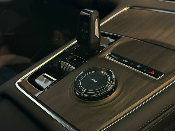 2026 Geely Monjaro I, чёрный - вид 11