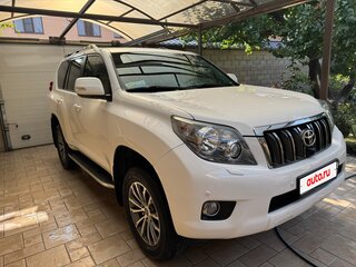 2012 Toyota Land Cruiser Prado 150 Series, белый, 3100000 рублей, вид 3