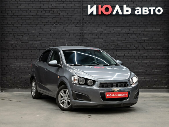 2013 Chevrolet Aveo II, серый, 600000 рублей - вид 3