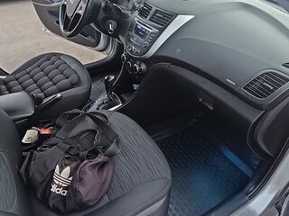 2016 Hyundai Solaris I Рестайлинг, серебристый, 700000 рублей, вид 4