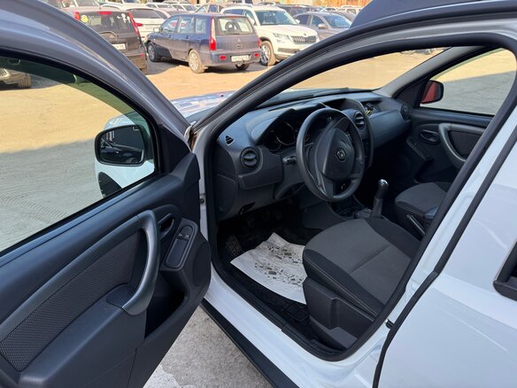 2017 Renault Duster I Рестайлинг, белый, 830000 рублей - вид 6