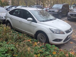 2010 Ford Focus II Рестайлинг, белый, 1000000 рублей, вид 4