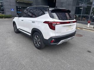 2023 Kia Seltos I Рестайлинг, белый, 1939000 рублей, вид 4