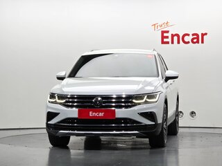 2023 Volkswagen Tiguan II Рестайлинг, белый, 3470000 рублей, вид 2
