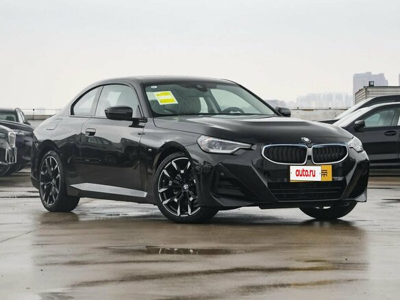 2025 BMW 2 серии 220i G42 Рестайлинг, чёрный, 6325000 рублей - вид 2