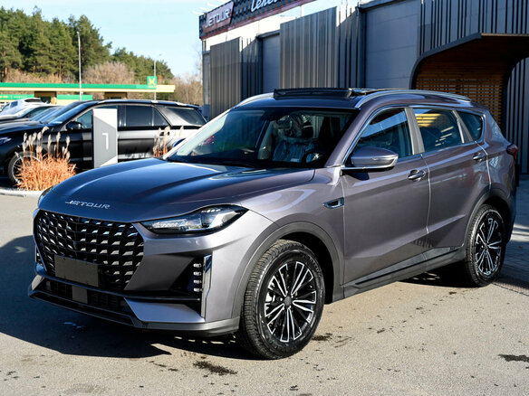 2026 Jetour X70+ I Рестайлинг, серый, 3099000 рублей - вид 3