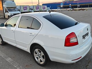 2012 Skoda Octavia II (A5) Рестайлинг, белый, 700000 рублей, вид 4