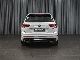 2018 Volkswagen Tiguan II, белый, 2548000 рублей, вид 4