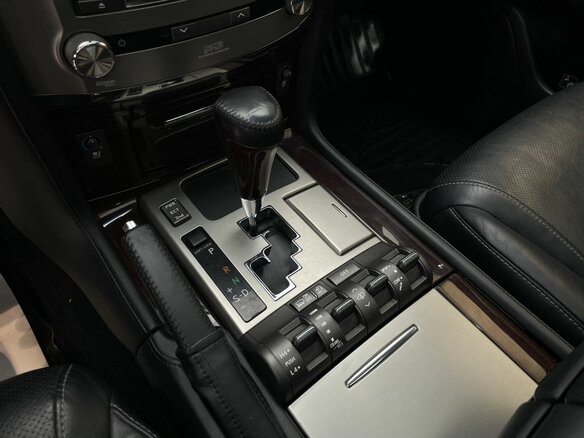 2013 Lexus LX 570 III Рестайлинг, чёрный, 3600000 рублей - вид 12