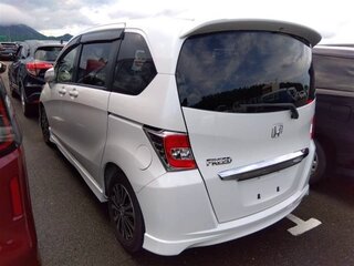 2015 Honda Freed I Рестайлинг 2, белый, 850000 рублей, вид 4
