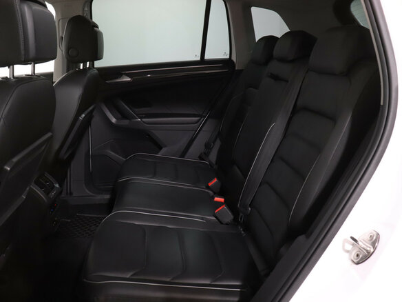 2018 Volkswagen Tiguan II, белый - вид 9