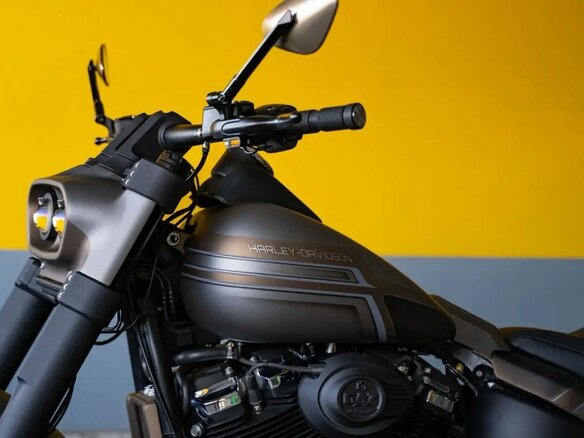 2018 Harley-Davidson Fat Bob, серый, 2750000 рублей - вид 16