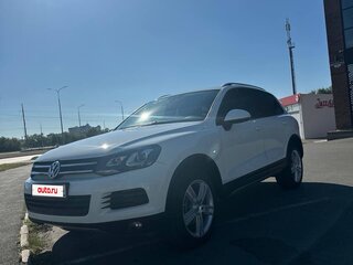 2010 Volkswagen Touareg II, белый, 2100000 рублей, вид 2