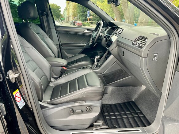 2021 Volkswagen Tiguan II Рестайлинг, чёрный, 3650000 рублей - вид 20