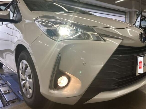 2018 Toyota Vitz III (XP130) Рестайлинг 2, белый, 750001 рублей - вид 8