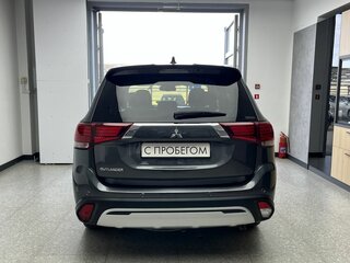 2020 Mitsubishi Outlander III Рестайлинг 3, серый, 2730000 рублей, вид 5