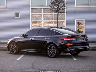 2019 Kia Optima IV Рестайлинг, чёрный, 1865000 рублей, вид 4
