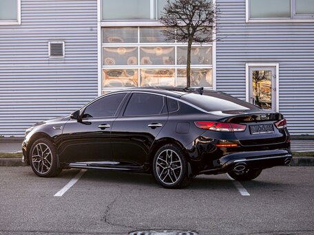 2019 Kia Optima IV Рестайлинг, чёрный, 1865000 рублей, вид 4