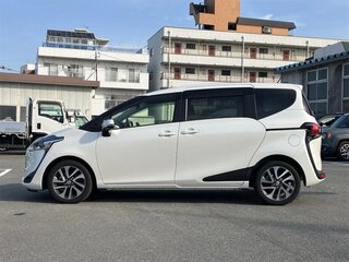 2022 Toyota Sienta II Рестайлинг, белый, 1125000 рублей, вид 2