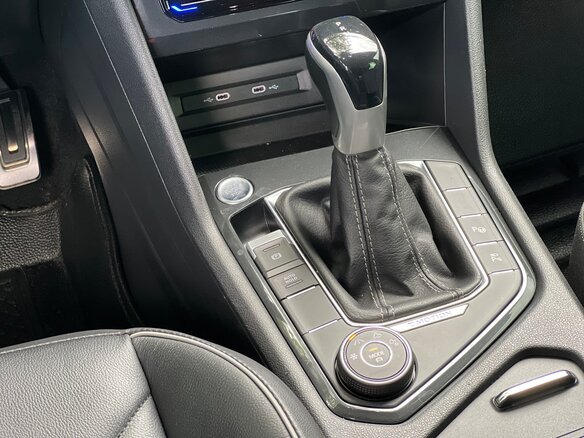 2021 Volkswagen Tiguan II Рестайлинг, чёрный, 3650000 рублей - вид 19