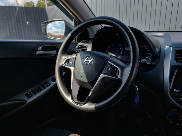 2015 Hyundai Solaris I Рестайлинг, белый, 839000 рублей - вид 15