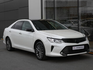 2015 Toyota Camry VII (XV50) Рестайлинг, белый, 1998000 рублей, вид 3