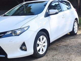 2013 Toyota Auris II, белый, 1450000 рублей, вид 2
