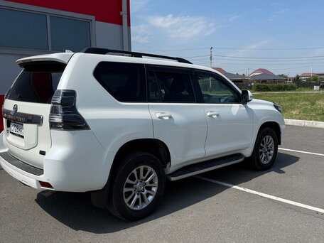 2017 Toyota Land Cruiser Prado 150 Series Рестайлинг 1, белый, 3750999 рублей, вид 4