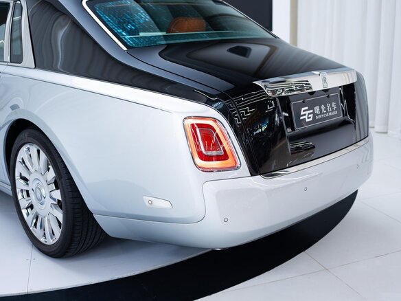 2023 Rolls-Royce Phantom Extended VIII Рестайлинг (Series II), серебристый, 50000000 рублей - вид 15