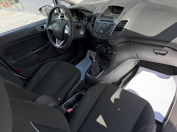 2015 Ford Fiesta Mk6 Рестайлинг, белый, 845000 рублей - вид 12