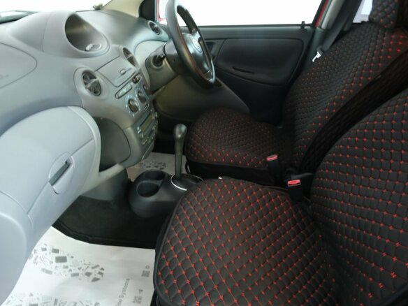 2002 Toyota Vitz I (P10), красный, 479000 рублей - вид 16