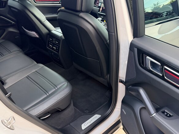 2020 Porsche Cayenne III, серый, 7590000 рублей - вид 13