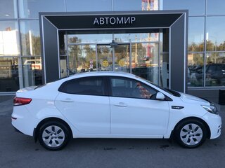 2016 Kia Rio III Рестайлинг, белый, 1160000 рублей, вид 4