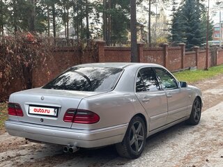 1996 Mercedes-Benz E-Класс 230 II (W210, S210), серебристый, 183000 рублей, вид 4