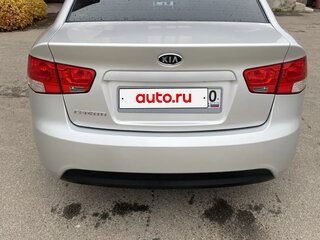 2010 Kia Cerato 6-speed II, серебристый, 850000 рублей, вид 5