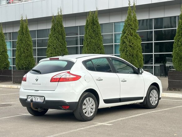 2013 Renault Megane III Рестайлинг, белый, 620000 рублей - вид 5