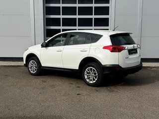 2013 Toyota RAV4 IV (XA40), белый, 1400000 рублей, вид 3