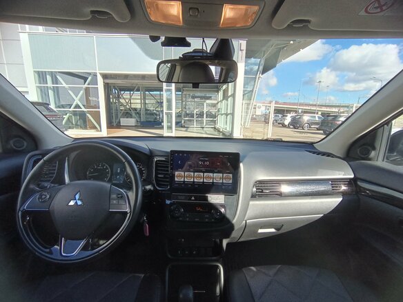 2019 Mitsubishi Outlander III Рестайлинг 3, коричневый, 1860000 рублей - вид 16
