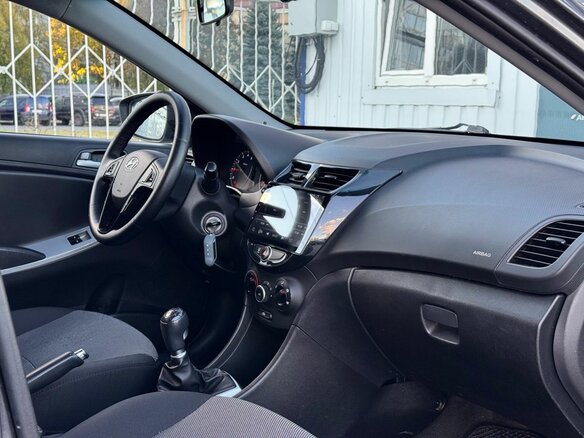 2013 Hyundai Solaris I, серый, 799000 рублей - вид 12