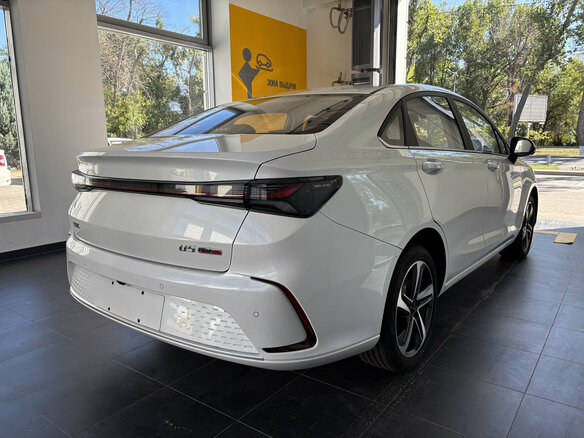 2025 BAIC U5 Plus, белый, 2300000 рублей - вид 5