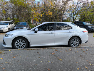 2021 Toyota Camry VIII (XV70) Рестайлинг, белый, 3300000 рублей, вид 5