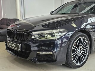 2018 BMW 5 серии 520d xDrive VII (G30/G31/G38), чёрный, 3589000 рублей, вид 3