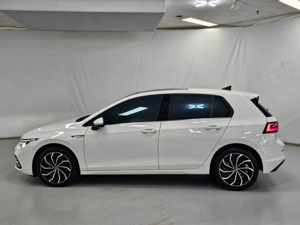 2022 Volkswagen Golf VIII, белый, 2655000 рублей - вид 5