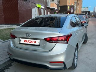 2017 Hyundai Solaris II, золотистый, 735000 рублей, вид 4