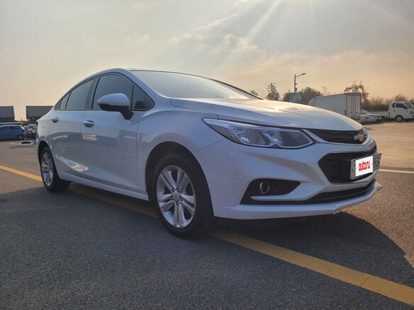 2017 Chevrolet Cruze II, белый, 789000 рублей - вид 2