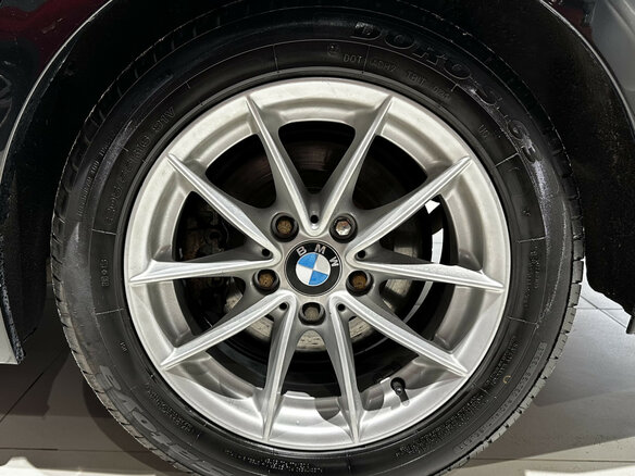 2010 BMW 3 серии 318i V (E90/E91/E92/E93) Рестайлинг, чёрный, 988000 рублей - вид 12
