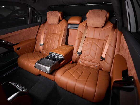 2026 BMW 7 серии 740 xDrive VII (G70) Рестайлинг, зелёный, 27790000 рублей - вид 15