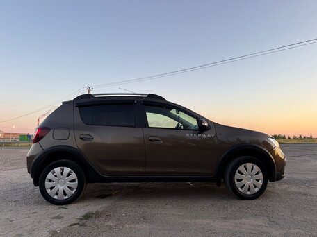 2019 Renault Sandero Stepway II Рестайлинг, золотистый, 870000 рублей, вид 5