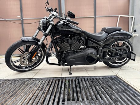 2020 Harley-Davidson Breakout, чёрный, 2400000 рублей, вид 4