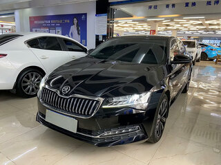 2022 Skoda Superb III Рестайлинг, чёрный, 1921700 рублей, вид 3
